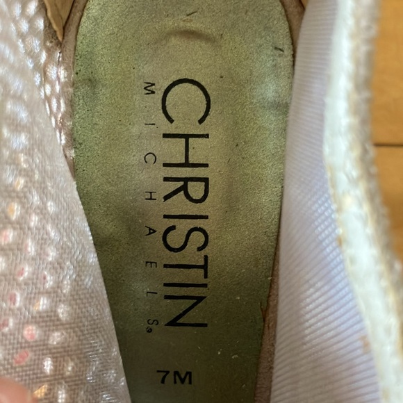 Very comfortable. Great condition for suede! - Picture 2 of 5